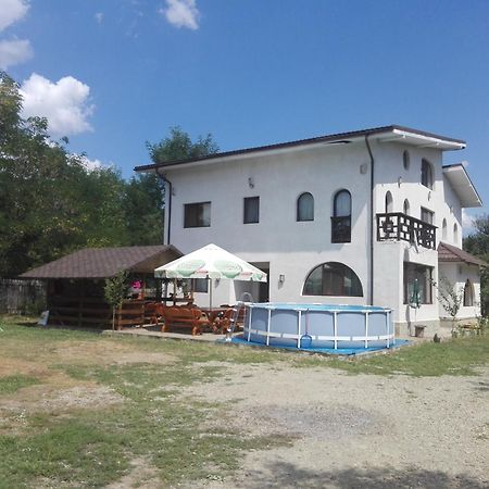 Vila Madudu Vălenii de Munte Exteriör bild