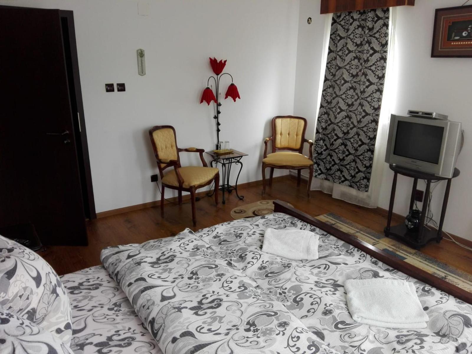 Vila Madudu Vălenii de Munte Exteriör bild