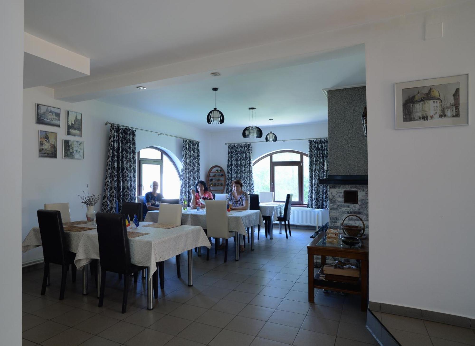 Vila Madudu Vălenii de Munte Exteriör bild