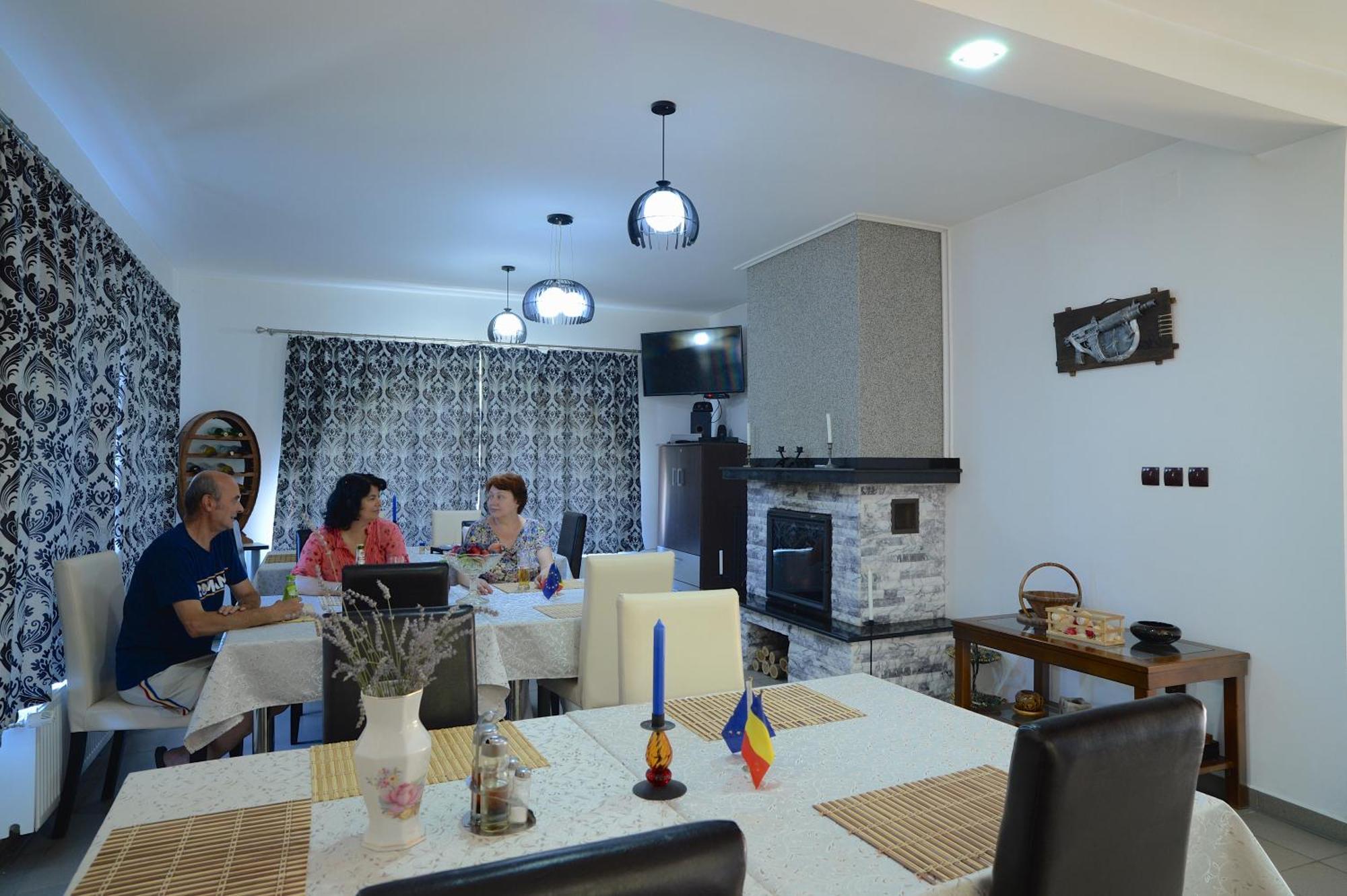 Vila Madudu Vălenii de Munte Exteriör bild