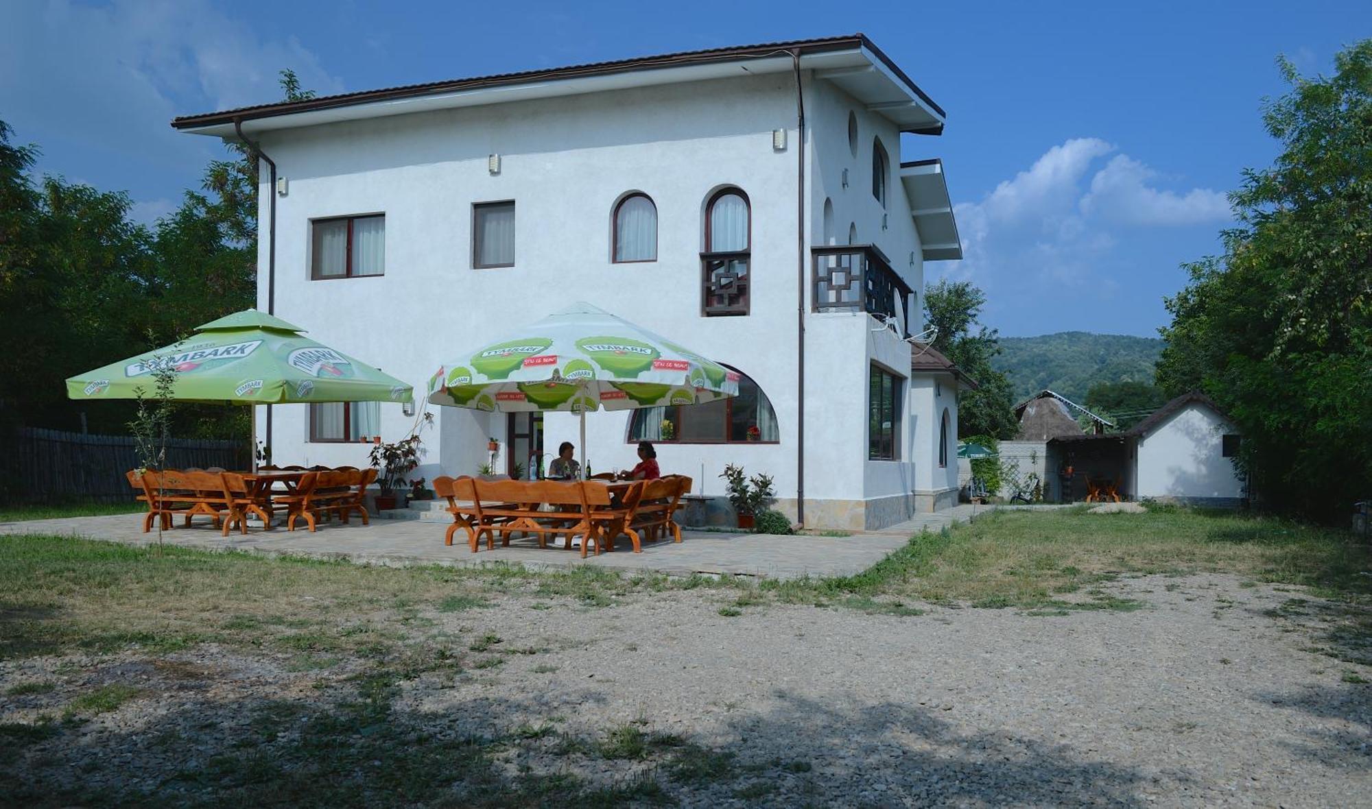 Vila Madudu Vălenii de Munte Exteriör bild