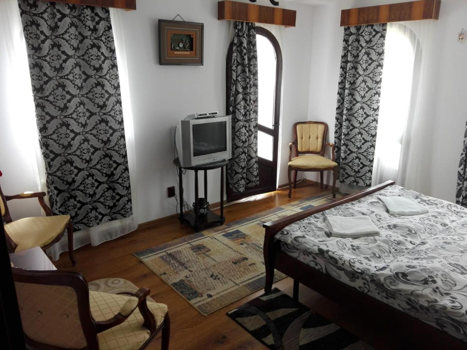 Vila Madudu Vălenii de Munte Exteriör bild