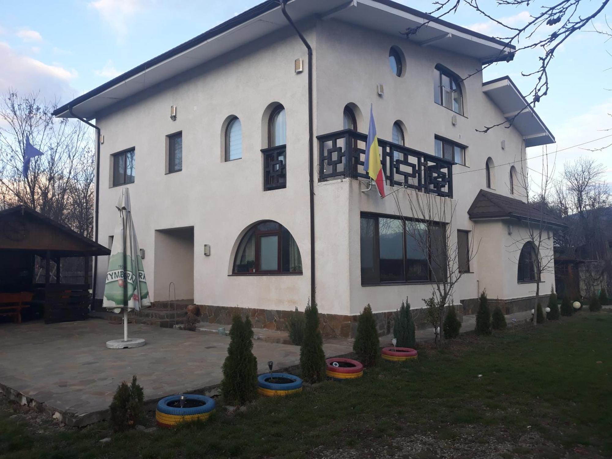 Vila Madudu Vălenii de Munte Exteriör bild