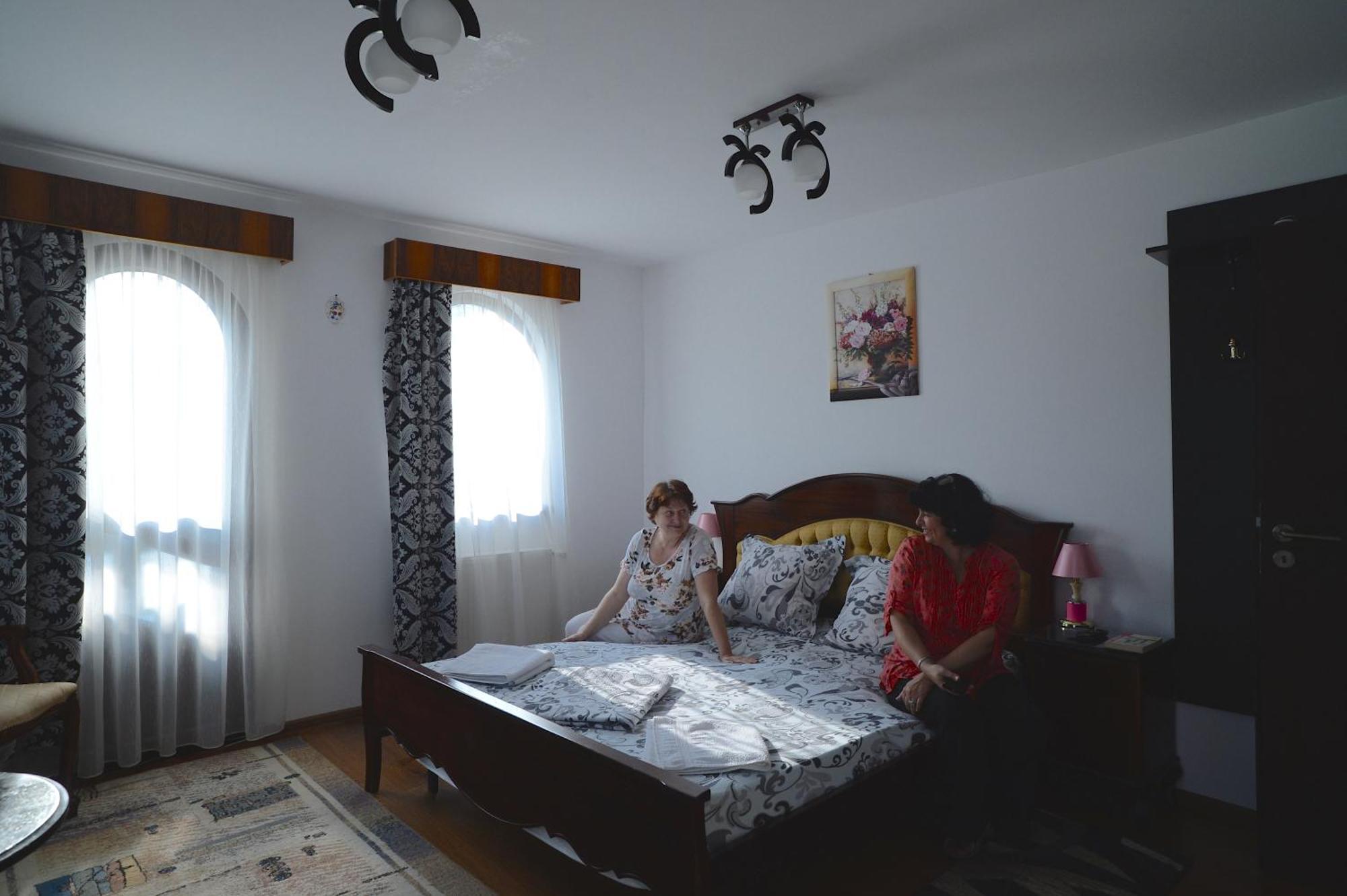 Vila Madudu Vălenii de Munte Exteriör bild