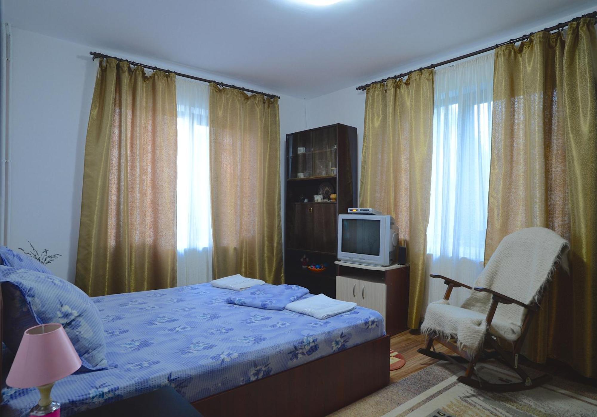 Vila Madudu Vălenii de Munte Exteriör bild