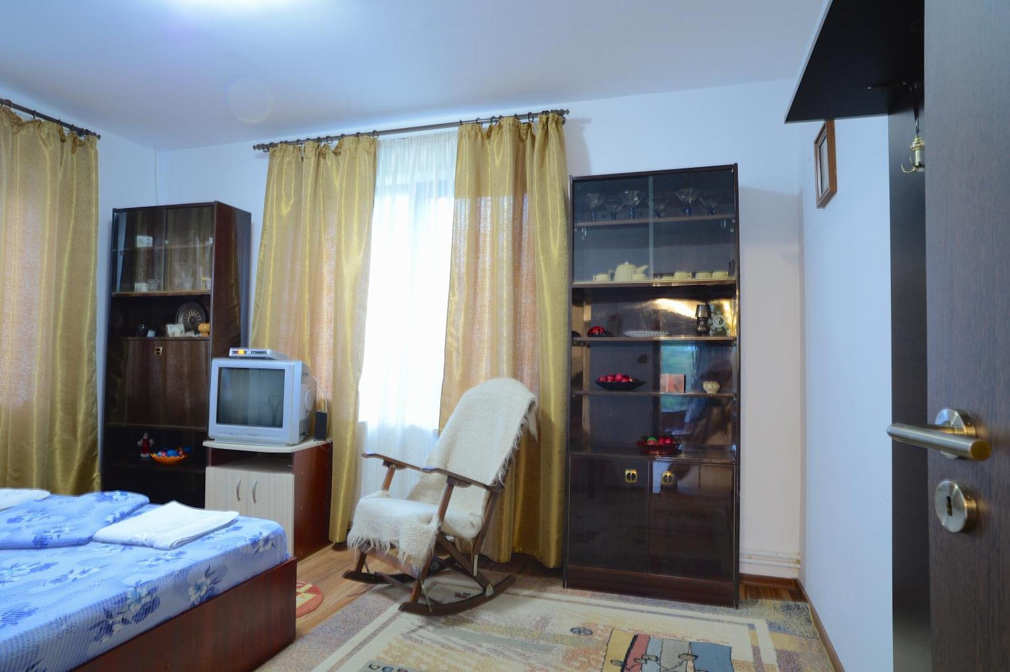 Vila Madudu Vălenii de Munte Exteriör bild