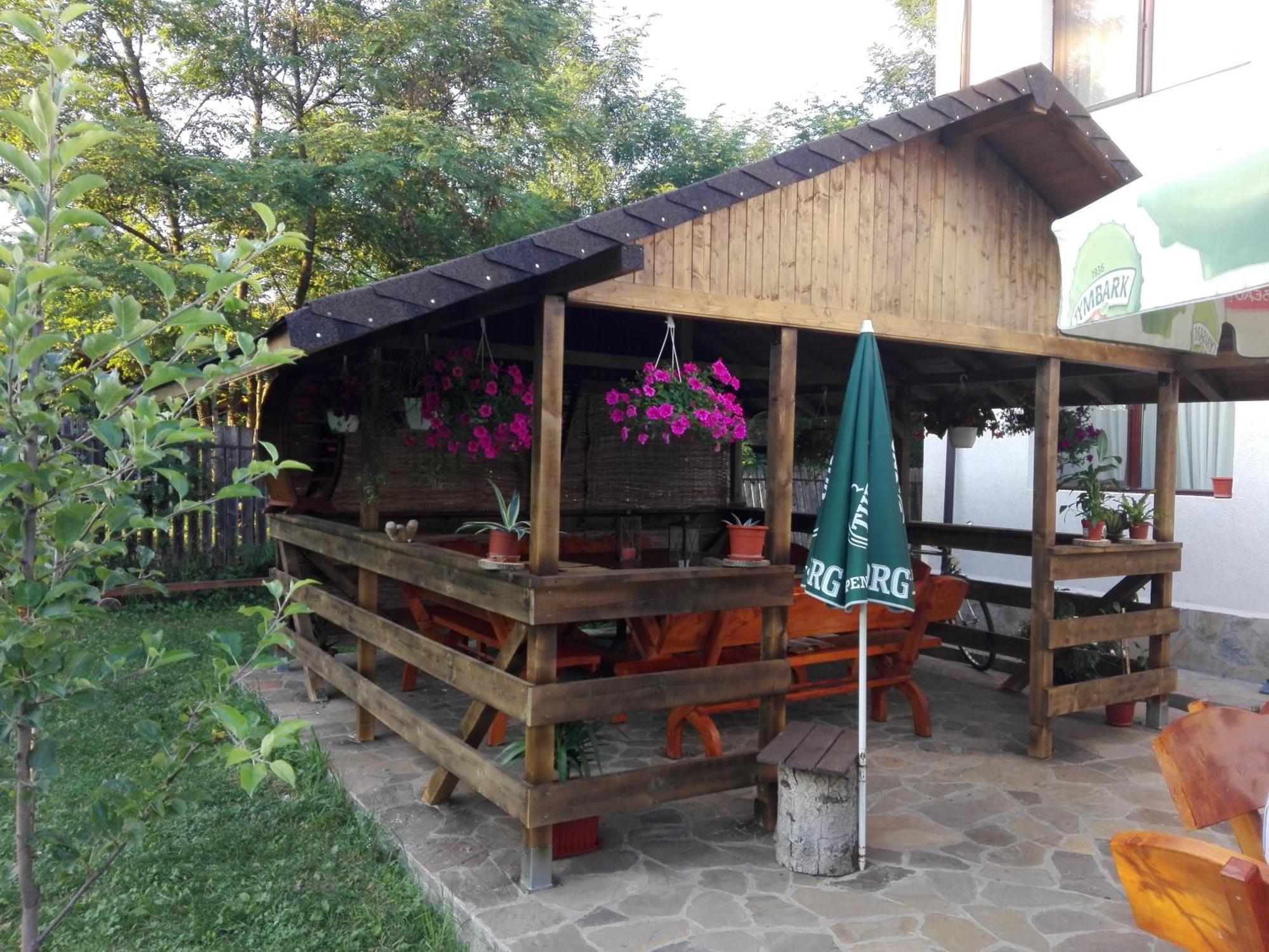 Vila Madudu Vălenii de Munte Exteriör bild